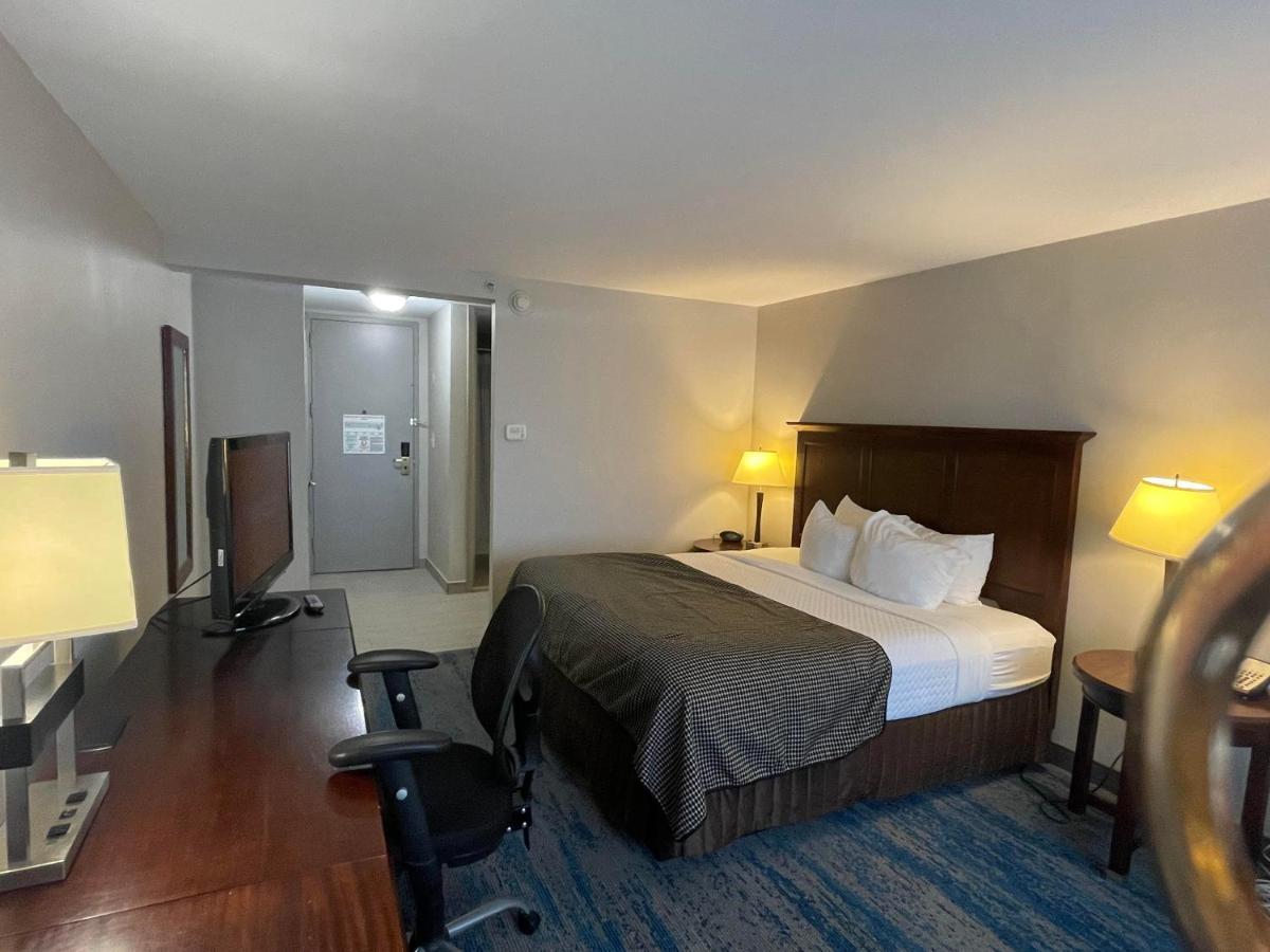 Ramada By Wyndham Cleveland Independence Hotel Eksteriør billede