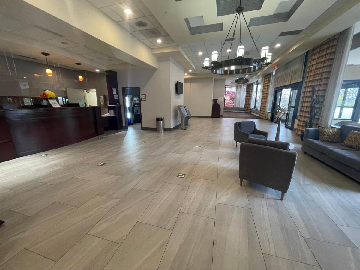 Ramada By Wyndham Cleveland Independence Hotel Eksteriør billede