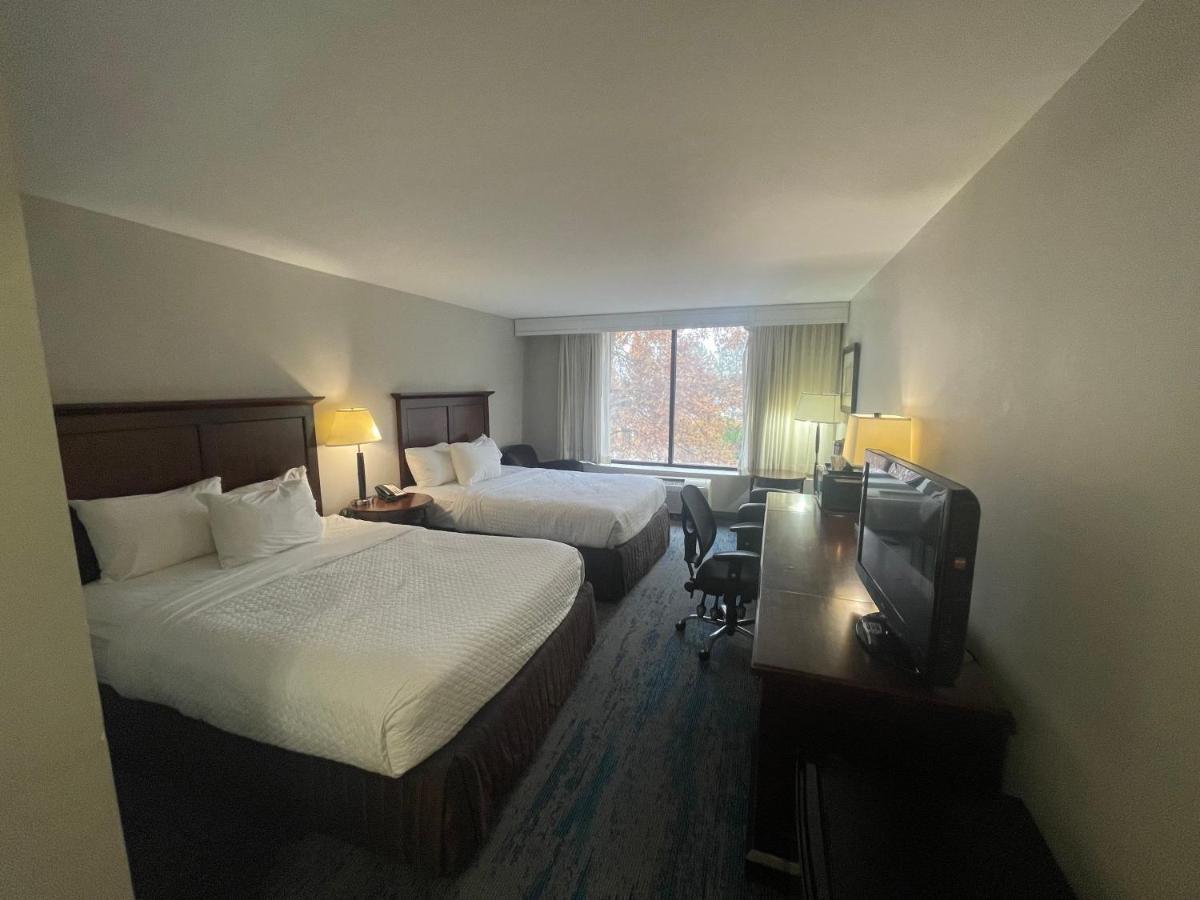 Ramada By Wyndham Cleveland Independence Hotel Eksteriør billede