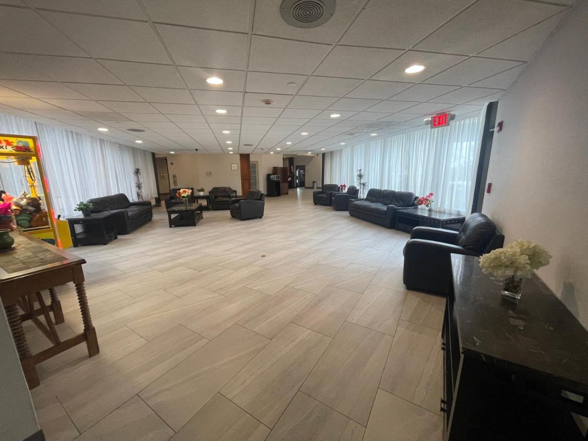 Ramada By Wyndham Cleveland Independence Hotel Eksteriør billede