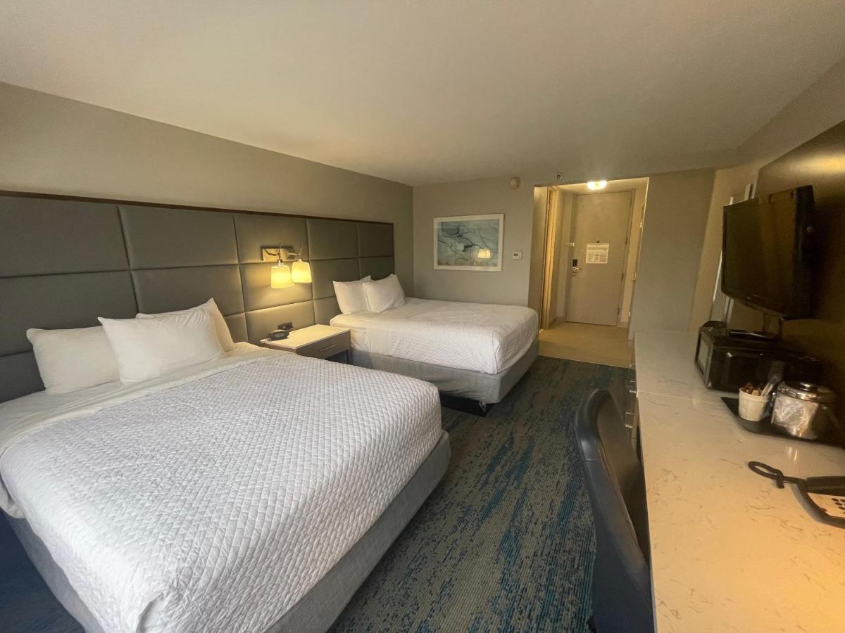 Ramada By Wyndham Cleveland Independence Hotel Eksteriør billede