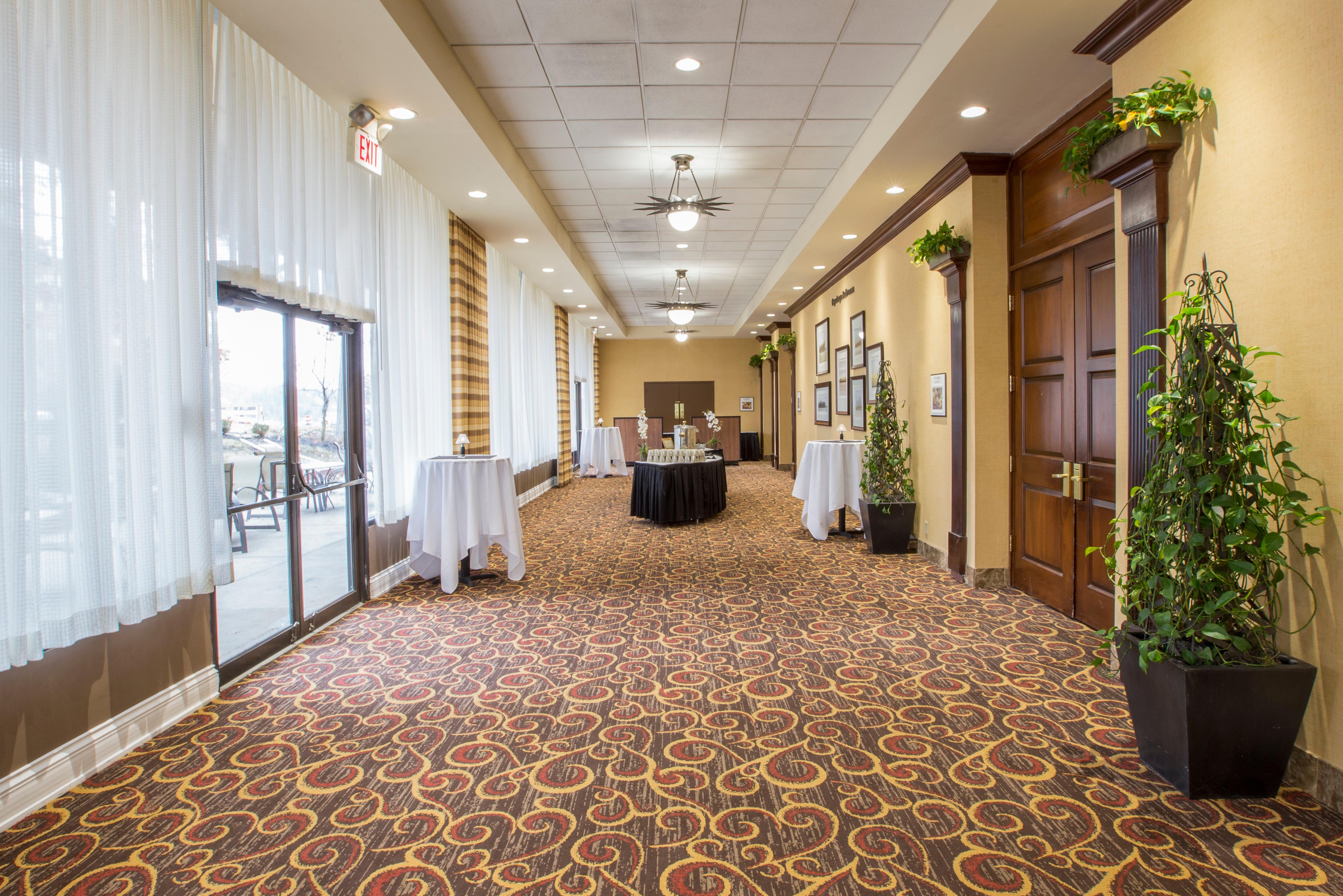 Ramada By Wyndham Cleveland Independence Hotel Eksteriør billede